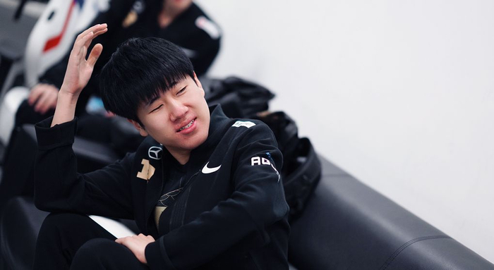 包含HLE横扫PSG，369拿下关键大龙激烈交锋入围赛，留下经典瞬间的词条