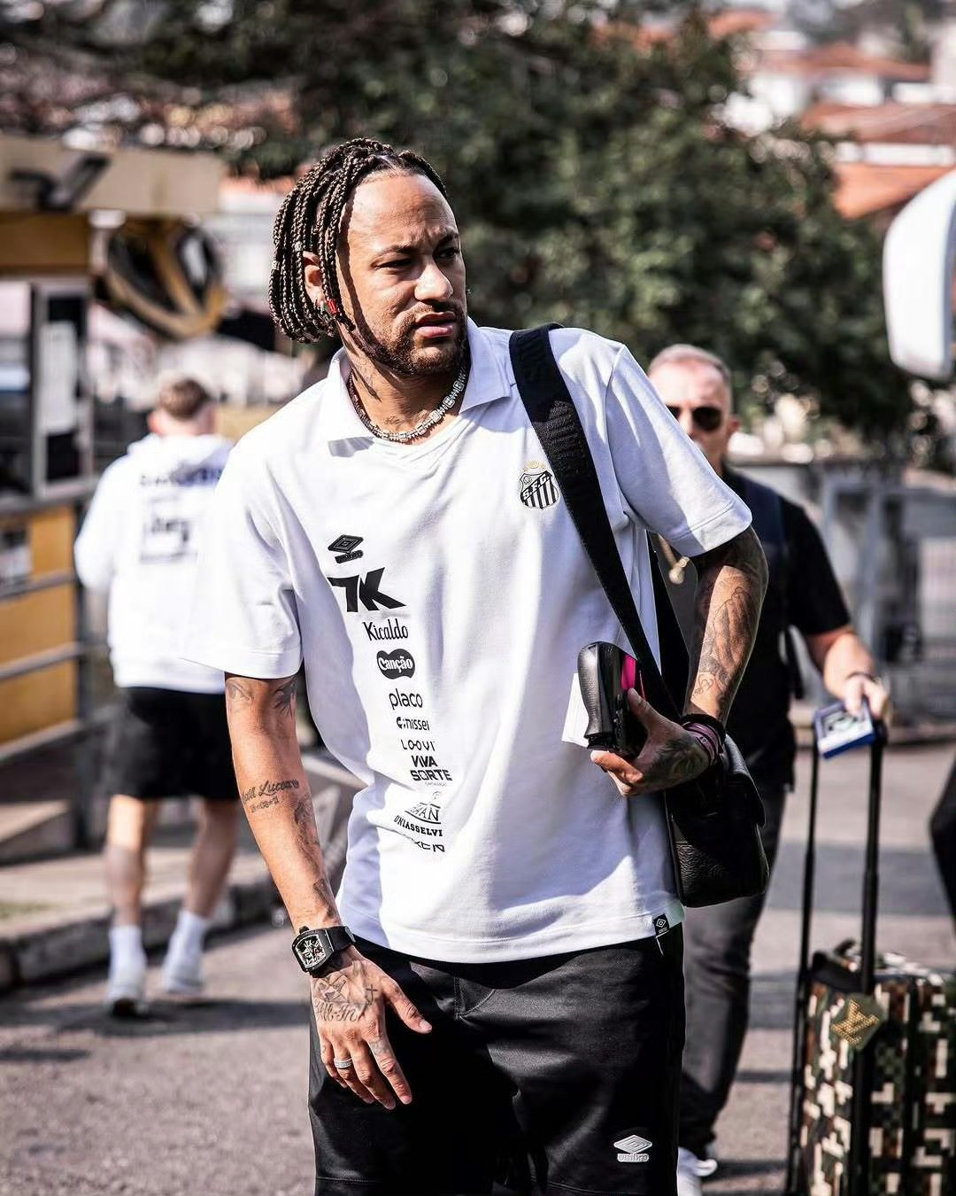 罗马爆冷尤文,内马尔完成帽子戏法的简单介绍 罗马爆冷尤文,内马尔完成帽子戏法的简单介绍