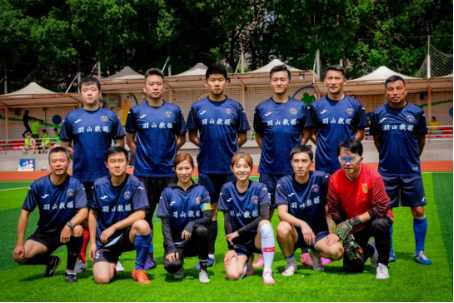 创纪录胜场之巅，球队再次勇夺桂冠