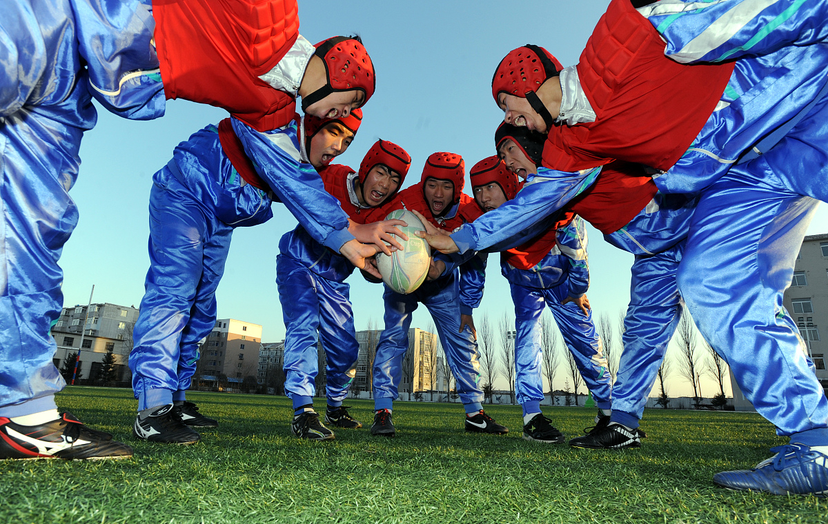 赛场上的焦点对决,球员们挑战强劲对手 赛场上的焦点对决,球员们挑战强劲对手