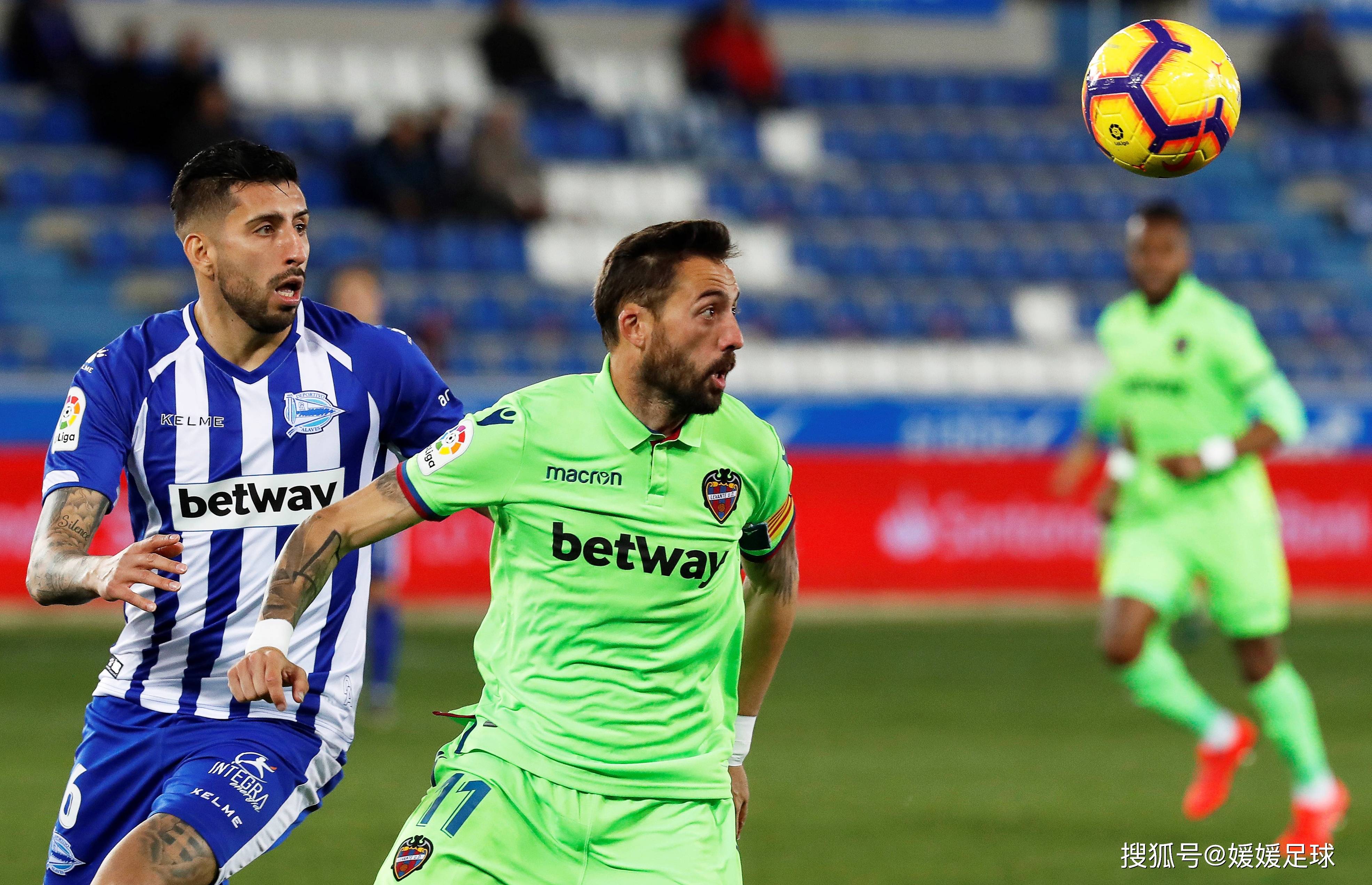 开云体育下载-塞维利亚客场不敌对手，遭遇挑战