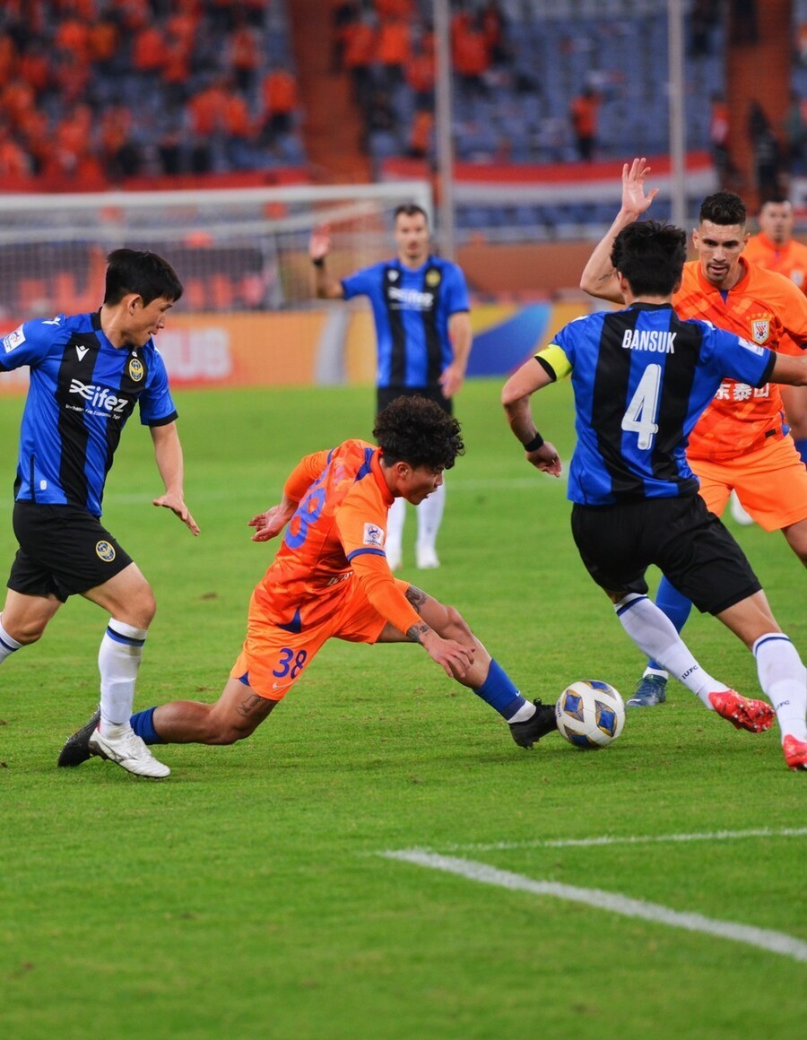 包含波尔多球员因伤缺席本轮比赛，球队面临考验的词条