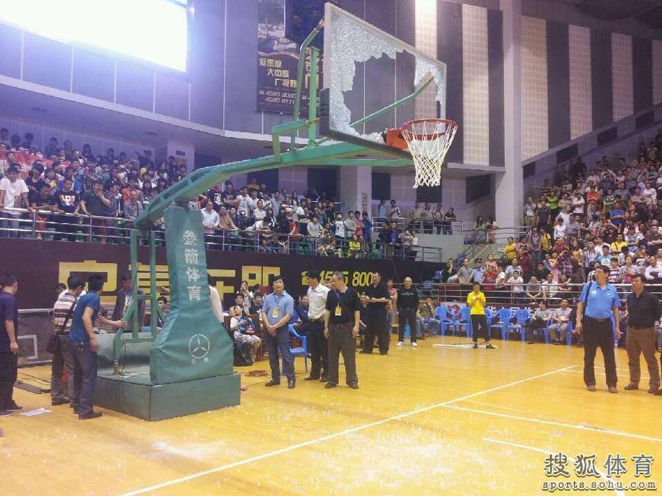 重庆男篮惨败，全队训练备战