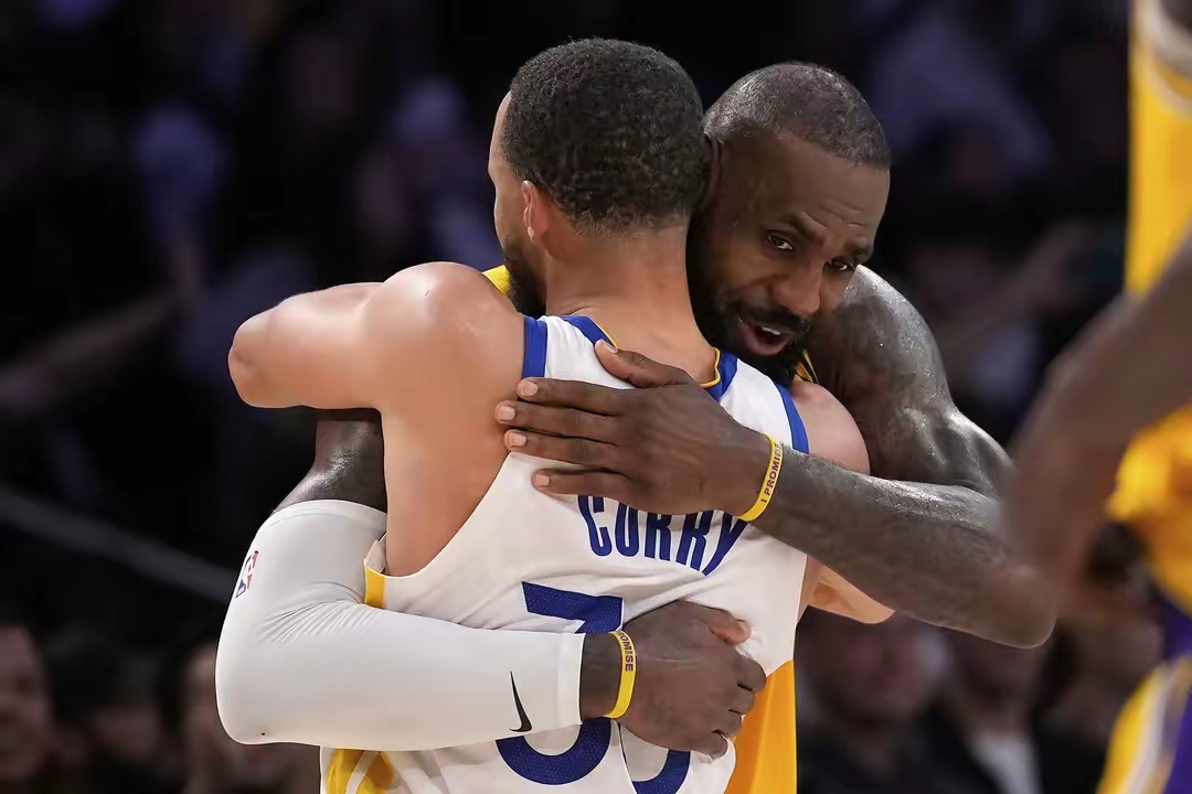 勇士遭遇马刺逆转，客场失利