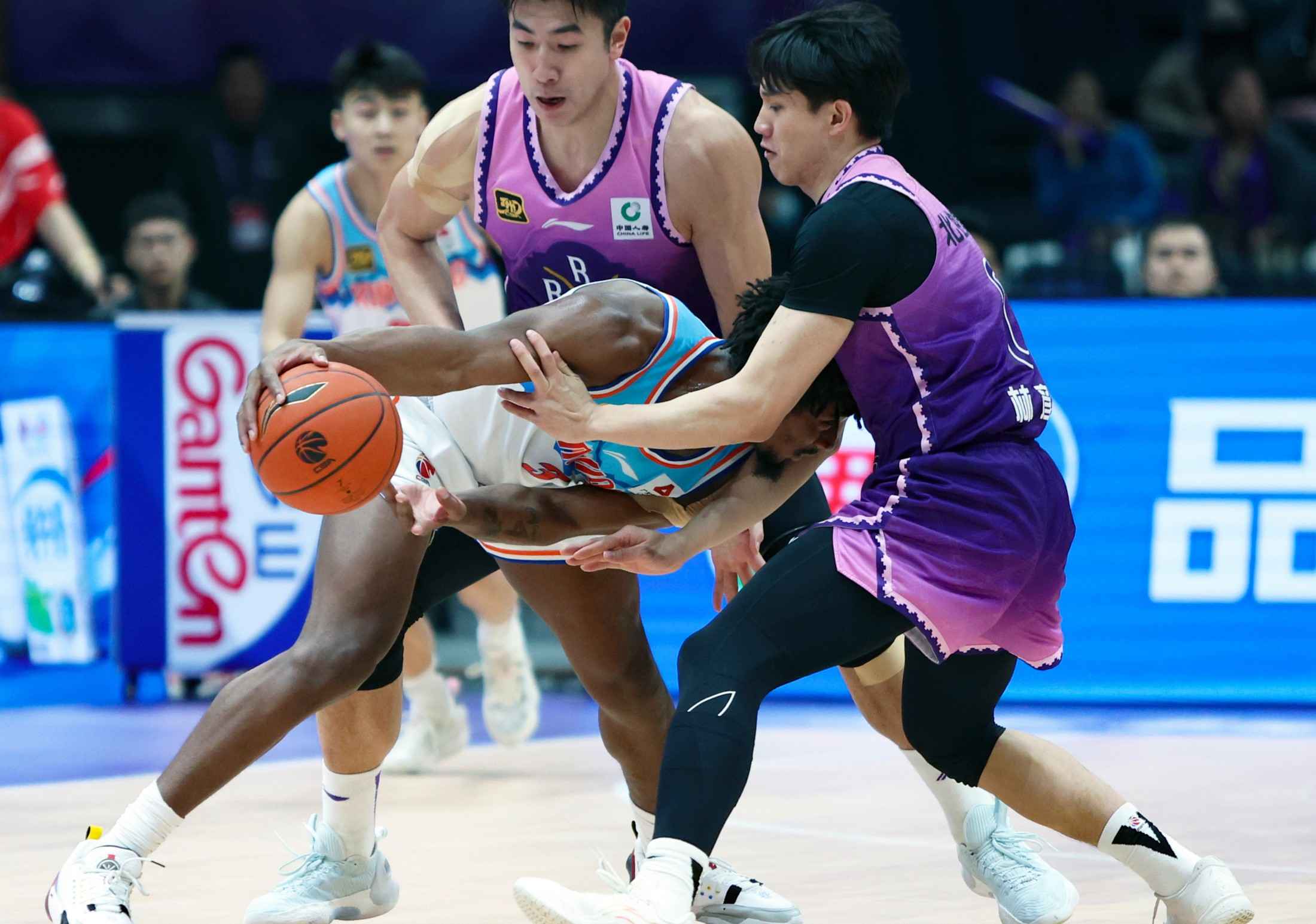 北京队轻取吉林队，东契奇带队取胜