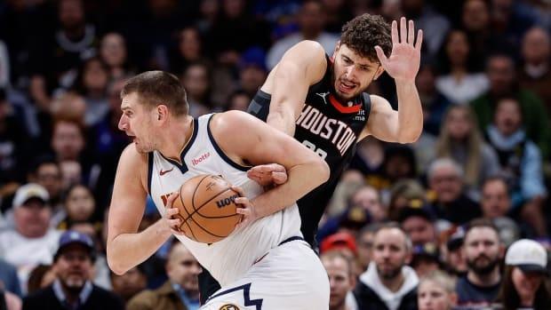 掘金横扫青岛队，范弗利特统治全场的简单介绍