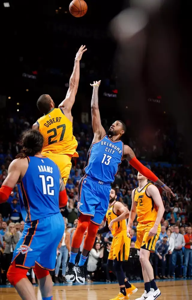 开云体育app-爵士完胜江苏队，乔治点燃赛场